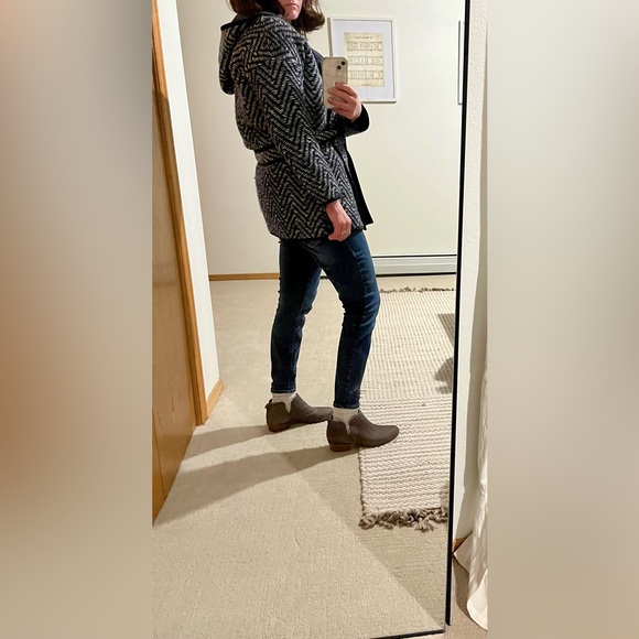 Madewell wool blend jacket with cream/navy chevron pattern. Size XS/S - Picture 3 of 4